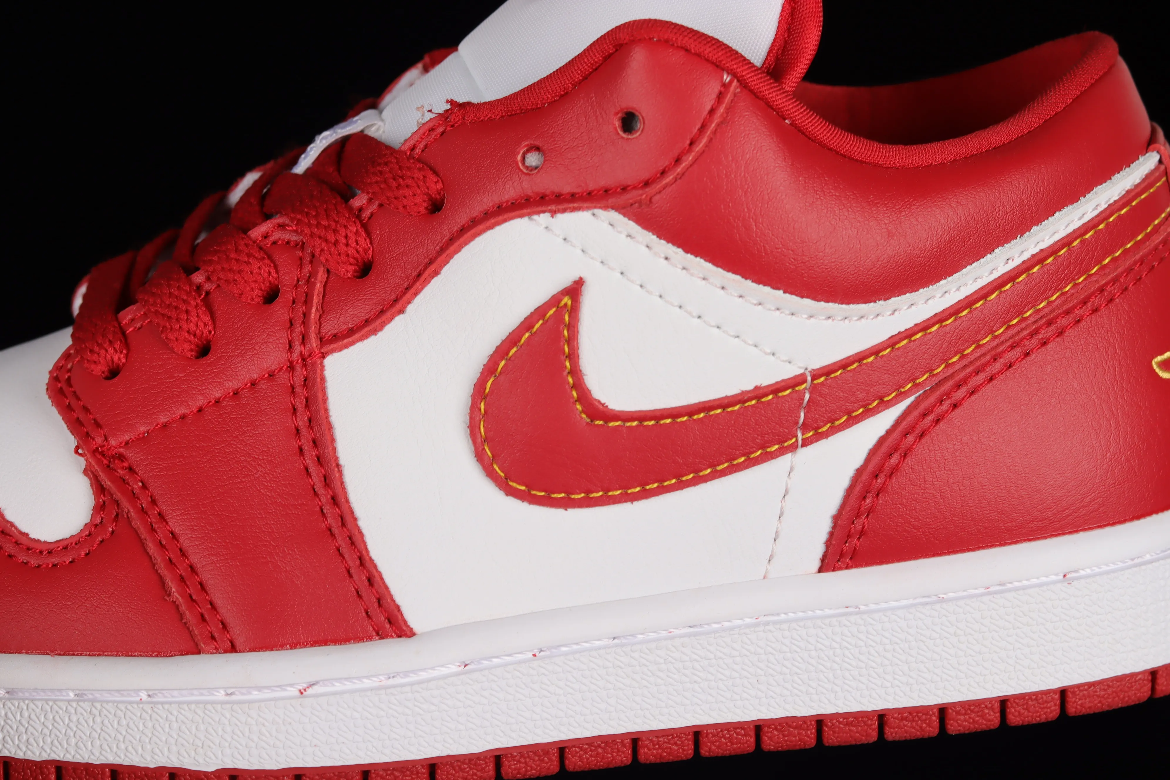 All categories Air Jordan Jordan series basketball shoes Air Jordan 1 Low Z version Air Jordan 1 Low AJ1 Joe 1 new white and red low-level basketball shoes 553560-607